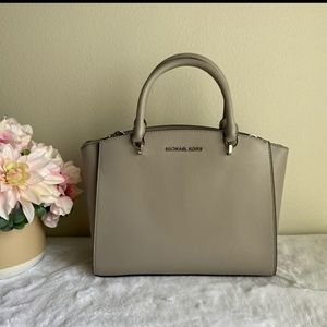 Michael Kors Lg satchel